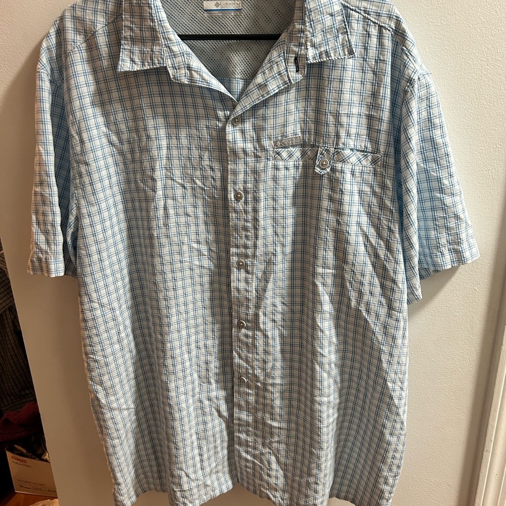 Columbia XL Blue and White Casual Button Down Shirt‎